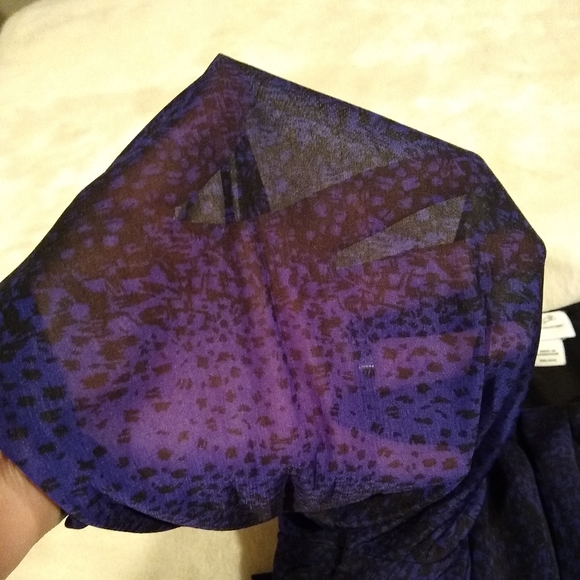 Career Top - Picture 3 of 4